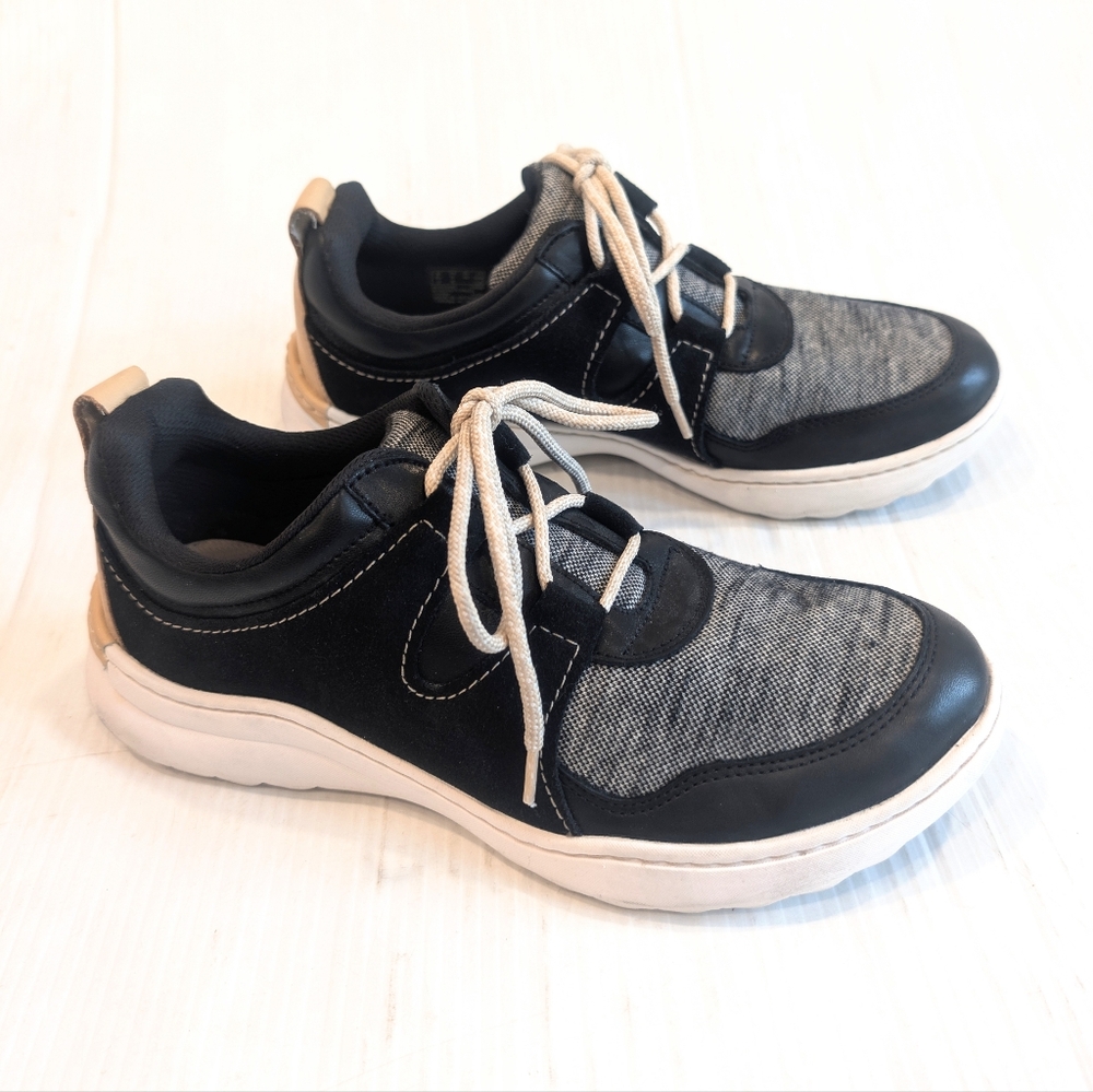 CLARKS Women's Teagan Lace Sport Shoes Black and Gray Sneakers Size 9